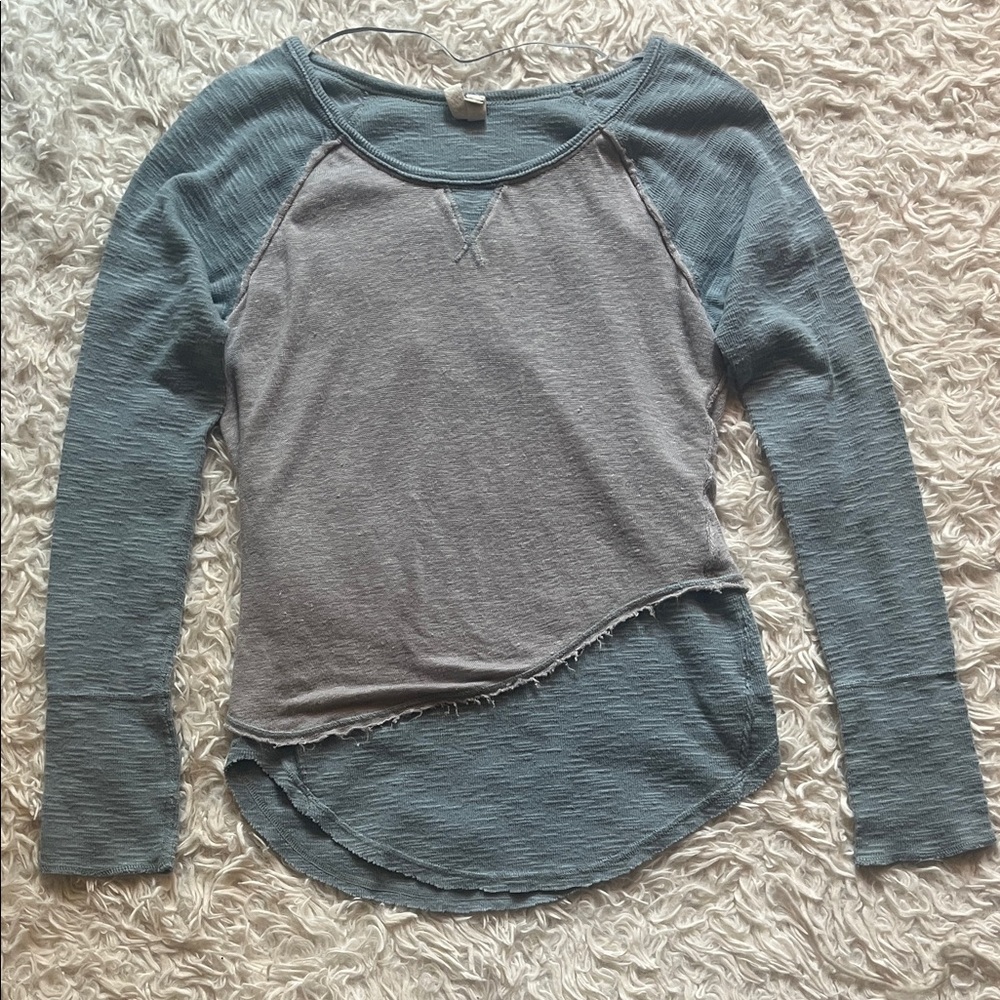 We The Free Gray and Blue Long Sleeve Top